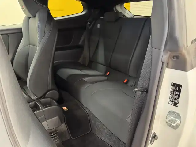 トヨタ ＧＲヤリス RS 群馬県 2021(令3)年 5.5万km プラチナホワイトパールマイカ 安全装備/・横滑り防止/・オートライト/・SOSコール/Tコネクトナビ/・AM/FM/フルセグTV/・Bluetooth/USB/バックカメラ/LEDヘッドライト/LEDフォグランプ/前席シートヒーター/ハンドルヒーター/パドルシフト/オートホールド/電動パーキング/純正ドライブレコーダー/純正フロアマット/純正ドアバイザー/スマートキー/プッシュスタート