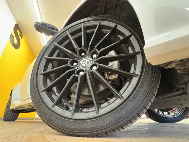 トヨタ ＧＲヤリス RS 群馬県 2021(令3)年 5.5万km プラチナホワイトパールマイカ 安全装備/・横滑り防止/・オートライト/・SOSコール/Tコネクトナビ/・AM/FM/フルセグTV/・Bluetooth/USB/バックカメラ/LEDヘッドライト/LEDフォグランプ/前席シートヒーター/ハンドルヒーター/パドルシフト/オートホールド/電動パーキング/純正ドライブレコーダー/純正フロアマット/純正ドアバイザー/スマートキー/プッシュスタート