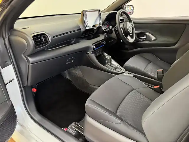 トヨタ ＧＲヤリス RS 群馬県 2021(令3)年 5.5万km プラチナホワイトパールマイカ 安全装備/・横滑り防止/・オートライト/・SOSコール/Tコネクトナビ/・AM/FM/フルセグTV/・Bluetooth/USB/バックカメラ/LEDヘッドライト/LEDフォグランプ/前席シートヒーター/ハンドルヒーター/パドルシフト/オートホールド/電動パーキング/純正ドライブレコーダー/純正フロアマット/純正ドアバイザー/スマートキー/プッシュスタート