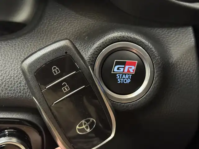 トヨタ ＧＲヤリス RS 群馬県 2021(令3)年 5.5万km プラチナホワイトパールマイカ 安全装備/・横滑り防止/・オートライト/・SOSコール/Tコネクトナビ/・AM/FM/フルセグTV/・Bluetooth/USB/バックカメラ/LEDヘッドライト/LEDフォグランプ/前席シートヒーター/ハンドルヒーター/パドルシフト/オートホールド/電動パーキング/純正ドライブレコーダー/純正フロアマット/純正ドアバイザー/スマートキー/プッシュスタート