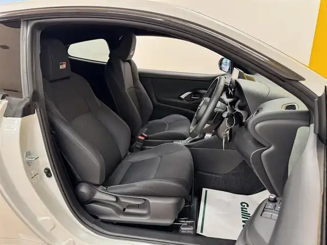 トヨタ ＧＲヤリス RS 群馬県 2021(令3)年 5.5万km プラチナホワイトパールマイカ 安全装備/・横滑り防止/・オートライト/・SOSコール/Tコネクトナビ/・AM/FM/フルセグTV/・Bluetooth/USB/バックカメラ/LEDヘッドライト/LEDフォグランプ/前席シートヒーター/ハンドルヒーター/パドルシフト/オートホールド/電動パーキング/純正ドライブレコーダー/純正フロアマット/純正ドアバイザー/スマートキー/プッシュスタート