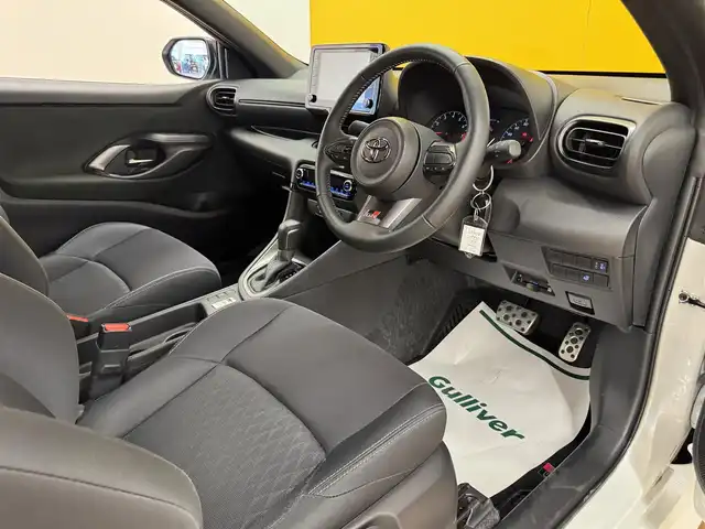 トヨタ ＧＲヤリス RS 群馬県 2021(令3)年 5.5万km プラチナホワイトパールマイカ 安全装備/・横滑り防止/・オートライト/・SOSコール/Tコネクトナビ/・AM/FM/フルセグTV/・Bluetooth/USB/バックカメラ/LEDヘッドライト/LEDフォグランプ/前席シートヒーター/ハンドルヒーター/パドルシフト/オートホールド/電動パーキング/純正ドライブレコーダー/純正フロアマット/純正ドアバイザー/スマートキー/プッシュスタート