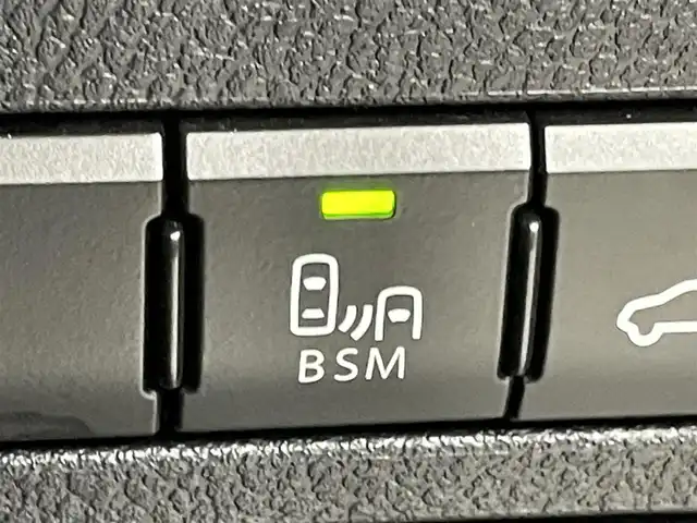 レクサス ＮＸ 300h Fスポーツ 福岡県 2018(平30)年 11万km ホワイトノーヴァガラスフレーク サンルーフ　/純正ナビ　/Ｂカメラ　/ＥＴＣ２．０　/前方ドラレコ　/ＡＣＣ　/コーナーセンサー　/衝突軽減ブレーキ　/レーンキープ　/ＢＳＭ　/ＰＫＳＢ　/パドルシフト　/パワーバックドア　/シートベンチレーション　/ＬＥＤ