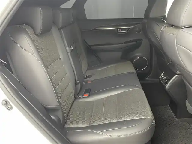レクサス ＮＸ 300h Fスポーツ 福岡県 2018(平30)年 11万km ホワイトノーヴァガラスフレーク サンルーフ　/純正ナビ　/Ｂカメラ　/ＥＴＣ２．０　/前方ドラレコ　/ＡＣＣ　/コーナーセンサー　/衝突軽減ブレーキ　/レーンキープ　/ＢＳＭ　/ＰＫＳＢ　/パドルシフト　/パワーバックドア　/シートベンチレーション　/ＬＥＤ