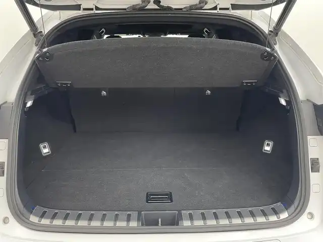 レクサス ＮＸ 300h Fスポーツ 福岡県 2018(平30)年 11万km ホワイトノーヴァガラスフレーク サンルーフ　/純正ナビ　/Ｂカメラ　/ＥＴＣ２．０　/前方ドラレコ　/ＡＣＣ　/コーナーセンサー　/衝突軽減ブレーキ　/レーンキープ　/ＢＳＭ　/ＰＫＳＢ　/パドルシフト　/パワーバックドア　/シートベンチレーション　/ＬＥＤ