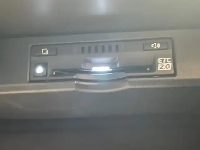 レクサス ＮＸ 300h Fスポーツ 福岡県 2018(平30)年 11万km ホワイトノーヴァガラスフレーク サンルーフ　/純正ナビ　/Ｂカメラ　/ＥＴＣ２．０　/前方ドラレコ　/ＡＣＣ　/コーナーセンサー　/衝突軽減ブレーキ　/レーンキープ　/ＢＳＭ　/ＰＫＳＢ　/パドルシフト　/パワーバックドア　/シートベンチレーション　/ＬＥＤ
