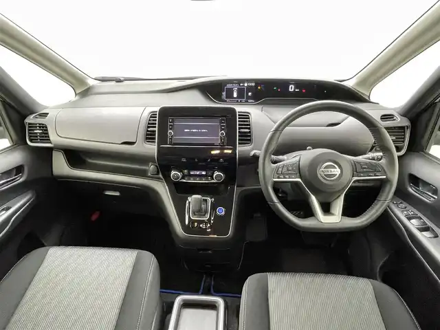 日産 セレナ e－パワー ハイウェイスター V 熊本県 2020(令2)年 5.3万km ダイヤモンドブラック 禁煙車　/純正ナビMM319D-/W（ＣＤ・ＤＶＤ・フルセグ・ＢＴ・ＳＤ・ＡＵＸ・ipod・ＵＳＢ）/全周囲カメラ　/前方ドライブレコーダー　/ビルトインＥＴＣ　/両側パワースライドドア　/ハンズフリーオートスライド/前後クリアランスソナー　/レーダークルーズコントロール/インテリジェントエマージェンシーブレーキ/踏み間違い衝突防止アシスト/車線逸脱警報システム/車線逸脱防止支援システム/後方衝突防止支援アシスト/後側方車両検知警報/標識認識機能/横滑り防止/ブラインドスポットモニター/純正フロアマット/純正１５インチAW/オートライト/オートマチックハイビーム/LEDヘッドライト/スマートキー/プッシュスタート/スペアキー1本/保証書
