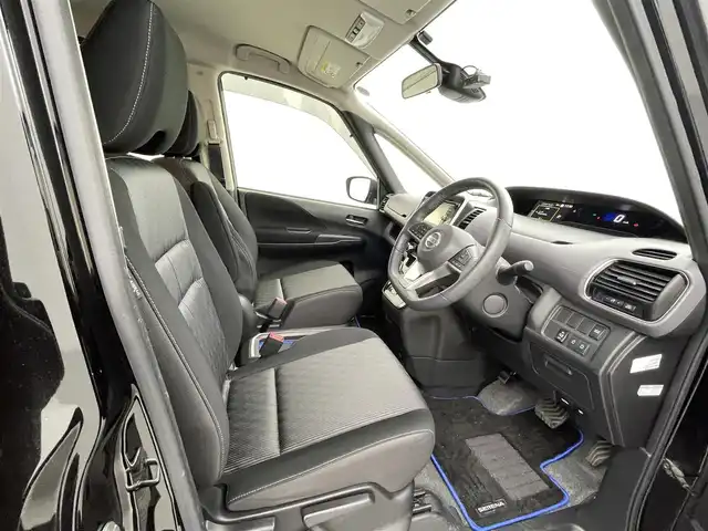日産 セレナ e－パワー ハイウェイスター V 熊本県 2020(令2)年 5.3万km ダイヤモンドブラック 禁煙車　/純正ナビMM319D-/W（ＣＤ・ＤＶＤ・フルセグ・ＢＴ・ＳＤ・ＡＵＸ・ipod・ＵＳＢ）/全周囲カメラ　/前方ドライブレコーダー　/ビルトインＥＴＣ　/両側パワースライドドア　/ハンズフリーオートスライド/前後クリアランスソナー　/レーダークルーズコントロール/インテリジェントエマージェンシーブレーキ/踏み間違い衝突防止アシスト/車線逸脱警報システム/車線逸脱防止支援システム/後方衝突防止支援アシスト/後側方車両検知警報/標識認識機能/横滑り防止/ブラインドスポットモニター/純正フロアマット/純正１５インチAW/オートライト/オートマチックハイビーム/LEDヘッドライト/スマートキー/プッシュスタート/スペアキー1本/保証書
