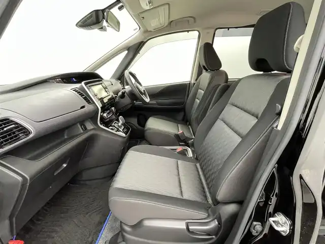 日産 セレナ e－パワー ハイウェイスター V 熊本県 2020(令2)年 5.3万km ダイヤモンドブラック 禁煙車　/純正ナビMM319D-/W（ＣＤ・ＤＶＤ・フルセグ・ＢＴ・ＳＤ・ＡＵＸ・ipod・ＵＳＢ）/全周囲カメラ　/前方ドライブレコーダー　/ビルトインＥＴＣ　/両側パワースライドドア　/ハンズフリーオートスライド/前後クリアランスソナー　/レーダークルーズコントロール/インテリジェントエマージェンシーブレーキ/踏み間違い衝突防止アシスト/車線逸脱警報システム/車線逸脱防止支援システム/後方衝突防止支援アシスト/後側方車両検知警報/標識認識機能/横滑り防止/ブラインドスポットモニター/純正フロアマット/純正１５インチAW/オートライト/オートマチックハイビーム/LEDヘッドライト/スマートキー/プッシュスタート/スペアキー1本/保証書