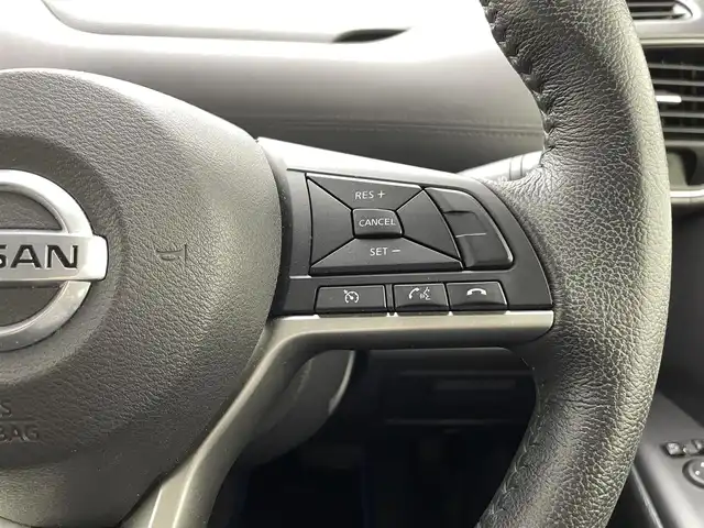 日産 セレナ e－パワー ハイウェイスター V 熊本県 2020(令2)年 5.3万km ダイヤモンドブラック 禁煙車　/純正ナビMM319D-/W（ＣＤ・ＤＶＤ・フルセグ・ＢＴ・ＳＤ・ＡＵＸ・ipod・ＵＳＢ）/全周囲カメラ　/前方ドライブレコーダー　/ビルトインＥＴＣ　/両側パワースライドドア　/ハンズフリーオートスライド/前後クリアランスソナー　/レーダークルーズコントロール/インテリジェントエマージェンシーブレーキ/踏み間違い衝突防止アシスト/車線逸脱警報システム/車線逸脱防止支援システム/後方衝突防止支援アシスト/後側方車両検知警報/標識認識機能/横滑り防止/ブラインドスポットモニター/純正フロアマット/純正１５インチAW/オートライト/オートマチックハイビーム/LEDヘッドライト/スマートキー/プッシュスタート/スペアキー1本/保証書