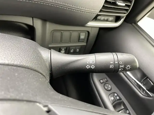 日産 セレナ e－パワー ハイウェイスター V 熊本県 2020(令2)年 5.3万km ダイヤモンドブラック 禁煙車　/純正ナビMM319D-/W（ＣＤ・ＤＶＤ・フルセグ・ＢＴ・ＳＤ・ＡＵＸ・ipod・ＵＳＢ）/全周囲カメラ　/前方ドライブレコーダー　/ビルトインＥＴＣ　/両側パワースライドドア　/ハンズフリーオートスライド/前後クリアランスソナー　/レーダークルーズコントロール/インテリジェントエマージェンシーブレーキ/踏み間違い衝突防止アシスト/車線逸脱警報システム/車線逸脱防止支援システム/後方衝突防止支援アシスト/後側方車両検知警報/標識認識機能/横滑り防止/ブラインドスポットモニター/純正フロアマット/純正１５インチAW/オートライト/オートマチックハイビーム/LEDヘッドライト/スマートキー/プッシュスタート/スペアキー1本/保証書