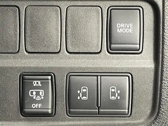 日産 セレナ e－パワー ハイウェイスター V 熊本県 2020(令2)年 5.3万km ダイヤモンドブラック 禁煙車　/純正ナビMM319D-/W（ＣＤ・ＤＶＤ・フルセグ・ＢＴ・ＳＤ・ＡＵＸ・ipod・ＵＳＢ）/全周囲カメラ　/前方ドライブレコーダー　/ビルトインＥＴＣ　/両側パワースライドドア　/ハンズフリーオートスライド/前後クリアランスソナー　/レーダークルーズコントロール/インテリジェントエマージェンシーブレーキ/踏み間違い衝突防止アシスト/車線逸脱警報システム/車線逸脱防止支援システム/後方衝突防止支援アシスト/後側方車両検知警報/標識認識機能/横滑り防止/ブラインドスポットモニター/純正フロアマット/純正１５インチAW/オートライト/オートマチックハイビーム/LEDヘッドライト/スマートキー/プッシュスタート/スペアキー1本/保証書