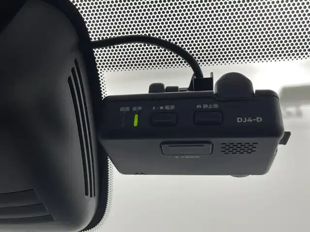 日産 セレナ e－パワー ハイウェイスター V 熊本県 2020(令2)年 5.3万km ダイヤモンドブラック 禁煙車　/純正ナビMM319D-/W（ＣＤ・ＤＶＤ・フルセグ・ＢＴ・ＳＤ・ＡＵＸ・ipod・ＵＳＢ）/全周囲カメラ　/前方ドライブレコーダー　/ビルトインＥＴＣ　/両側パワースライドドア　/ハンズフリーオートスライド/前後クリアランスソナー　/レーダークルーズコントロール/インテリジェントエマージェンシーブレーキ/踏み間違い衝突防止アシスト/車線逸脱警報システム/車線逸脱防止支援システム/後方衝突防止支援アシスト/後側方車両検知警報/標識認識機能/横滑り防止/ブラインドスポットモニター/純正フロアマット/純正１５インチAW/オートライト/オートマチックハイビーム/LEDヘッドライト/スマートキー/プッシュスタート/スペアキー1本/保証書