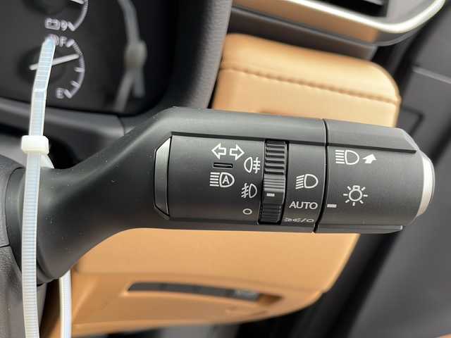 レクサス ＬＸ 600 新潟県 2024(令6)年 0.2万km マンガンラスター ワンオーナー/茶革シート（全席パワーシート）/シートベンチレーション　ヒーター/サンルーフ/純正エアロ（Ｆ、Ｒ）/カラードステップ/純正OP22インチAW/マークレビンソンサウンド/純正ナビ　フルセグ/全周囲カメラ/リアエンターテインメント/デジタルインナーミラー/セーフティセンス/クールボックス/ルーフレール/置くだけ充電/LEDヘッドライト/スマートキー×２/カードキー/保証書、取説
