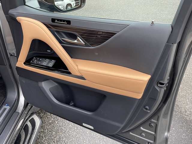 レクサス ＬＸ 600 新潟県 2024(令6)年 0.2万km マンガンラスター ワンオーナー/茶革シート（全席パワーシート）/シートベンチレーション　ヒーター/サンルーフ/純正エアロ（Ｆ、Ｒ）/カラードステップ/純正OP22インチAW/マークレビンソンサウンド/純正ナビ　フルセグ/全周囲カメラ/リアエンターテインメント/デジタルインナーミラー/セーフティセンス/クールボックス/ルーフレール/置くだけ充電/LEDヘッドライト/スマートキー×２/カードキー/保証書、取説