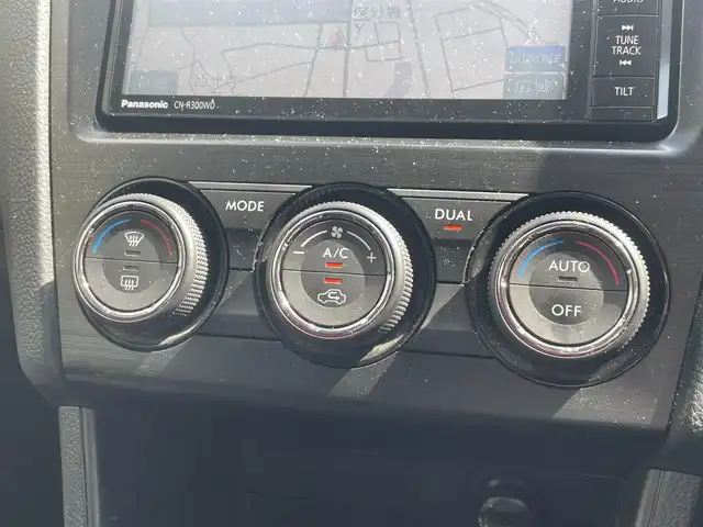 スバル インプレッサ スポーツ 2．0i－S 兵庫県 2014(平26)年 7.4万km サテンホワイトパール 社外SDナビ/ワンセグ/Bluetooth/バックカメラ/DVD再生可能/ETC/パドルシフト/クルーズコントロール/リモコンキー×２/ハーフレザー/電動格納ミラー/フォグランプ/純正アルミホイール/純正フロアマット/保証書/取扱説明書
