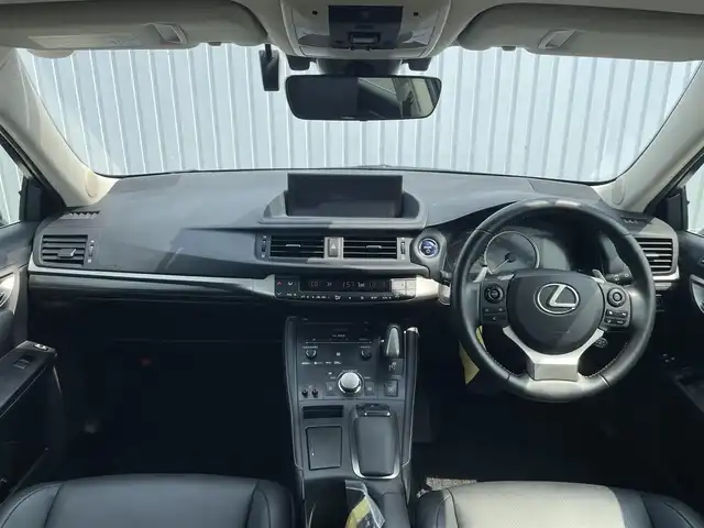 レクサス ＣＴ 200h バージョンC 滋賀県 2018(平30)年 3.8万km ディープブルーマイカ 純正SDナビ/・フルセグTV/・CD/DVD/BD/・Bluetooth/・USB/・バックカメラ/ETC/コーナーセンサー/レーダークルーズコントロール/プリクラッシュセーフティー/レーンキープアシスト/パーキングアシスト/オートライト/オートハイビーム/フォグランプ/電格ウィンカーミラー/パワーシート/シートヒーター/メモリーシート/革巻きステアリング/スマートキー/スペアキー