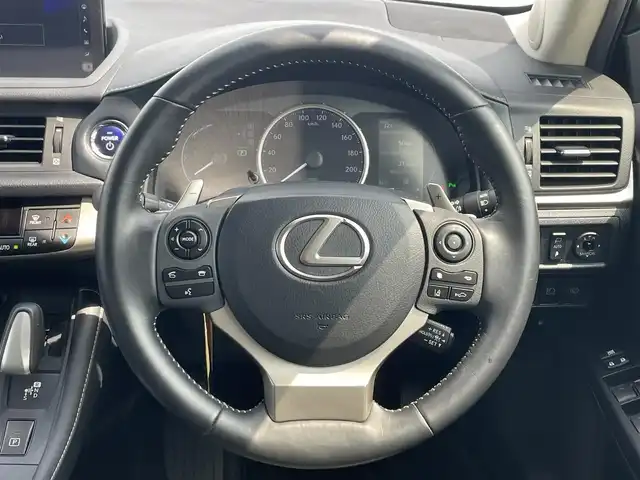 レクサス ＣＴ 200h バージョンC 滋賀県 2018(平30)年 3.8万km ディープブルーマイカ 純正SDナビ/・フルセグTV/・CD/DVD/BD/・Bluetooth/・USB/・バックカメラ/ETC/コーナーセンサー/レーダークルーズコントロール/プリクラッシュセーフティー/レーンキープアシスト/パーキングアシスト/オートライト/オートハイビーム/フォグランプ/電格ウィンカーミラー/パワーシート/シートヒーター/メモリーシート/革巻きステアリング/スマートキー/スペアキー