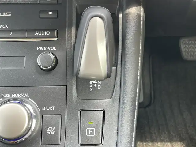 レクサス ＣＴ 200h バージョンC 滋賀県 2018(平30)年 3.8万km ディープブルーマイカ 純正SDナビ/・フルセグTV/・CD/DVD/BD/・Bluetooth/・USB/・バックカメラ/ETC/コーナーセンサー/レーダークルーズコントロール/プリクラッシュセーフティー/レーンキープアシスト/パーキングアシスト/オートライト/オートハイビーム/フォグランプ/電格ウィンカーミラー/パワーシート/シートヒーター/メモリーシート/革巻きステアリング/スマートキー/スペアキー