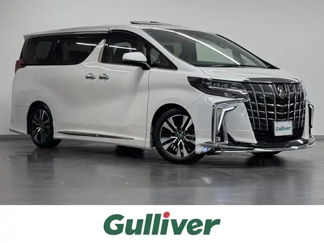 トヨタ アルファード S Cパッケージ 三重県 2022(令4)年 2.6万km ホワイトパールクリスタルシャイン ガソリン/FF/MTモード付インパネCVT/【OP】JBLプレミアムサウンド*1/純正10.5インチナビ/（FM/AM/CD/DVD/Blu-ray/サウンドライブラリ/SD/USB/Bluetooth/VTR/HDMI/TV/AUX）/【OP】13.2インチ 後席モニター*1/【OP】パノラミックビューモニター（シースルービュー機能付）/モデリスタエアロ（F/S/R下）/両側パワースライドドア/ドライブレコーダー 前後/ETC2.0/車高調キット/Toyota Safety Sense/・プリクラッシュセーフティ/・レーントレーシングアシスト/・【OP】ブラインドスポットモニター&リヤクロストラフィックアラート/・クリアランスソナー/・パーキングサポートブレーキ/・アダプティブハイビームシステム/・レーダークルコン/・ロードサインアシスト/・インテリジェントパーキングアシスト/など/装備/・【OP】ツインムーンルーフ/・【OP】デジタルインナーミラー/・パワーシート（D/N）/・エグゼクティブパワーシート（電動リクライニング＆オットマン（N/2nd））/・パワーバックドア/・シートヒーター、ベンチレーション（D/N）/・ステアリングヒーター/・AC100Vコンセント/など