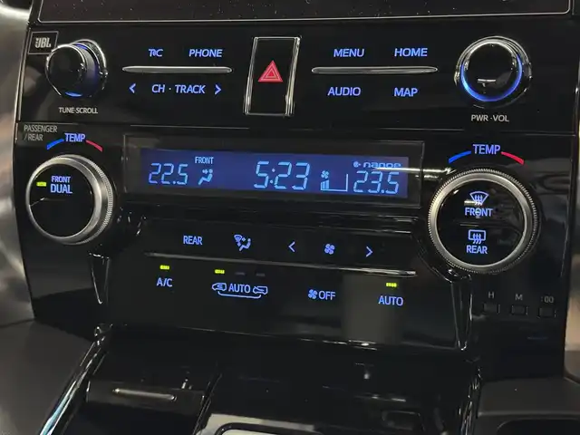 トヨタ アルファード S Cパッケージ 三重県 2022(令4)年 2.6万km ホワイトパールクリスタルシャイン ガソリン/FF/MTモード付インパネCVT/【OP】JBLプレミアムサウンド*1/純正10.5インチナビ/（FM/AM/CD/DVD/Blu-ray/サウンドライブラリ/SD/USB/Bluetooth/VTR/HDMI/TV/AUX）/【OP】13.2インチ 後席モニター*1/【OP】パノラミックビューモニター（シースルービュー機能付）/モデリスタエアロ（F/S/R下）/両側パワースライドドア/ドライブレコーダー 前後/ETC2.0/車高調キット/Toyota Safety Sense/・プリクラッシュセーフティ/・レーントレーシングアシスト/・【OP】ブラインドスポットモニター&リヤクロストラフィックアラート/・クリアランスソナー/・パーキングサポートブレーキ/・アダプティブハイビームシステム/・レーダークルコン/・ロードサインアシスト/・インテリジェントパーキングアシスト/など/装備/・【OP】ツインムーンルーフ/・【OP】デジタルインナーミラー/・パワーシート（D/N）/・エグゼクティブパワーシート（電動リクライニング＆オットマン（N/2nd））/・パワーバックドア/・シートヒーター、ベンチレーション（D/N）/・ステアリングヒーター/・AC100Vコンセント/など