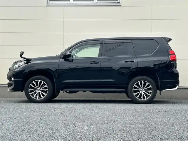 トヨタ ランドクルーザー プラド TX Lパッケージ 茨城県 2020(令2)年 2.8万km アティチュードブラックマイカ 純正ナビ/CD/DVD/BT/HDMI/モデリスタエアロ(フロント・リア)/純正オプション19インチアルミホイール/4WD/バックカメラ/黒革シート/レーダークルーズコントロール/衝突被害軽減ブレーキ/レーンキープアシスト/前席パワーシート/前席シートヒーター/エアシート/LEDヘッドライト/オートライト/ラゲッジマット/プッシュスタート/スペアキー/フロアマット