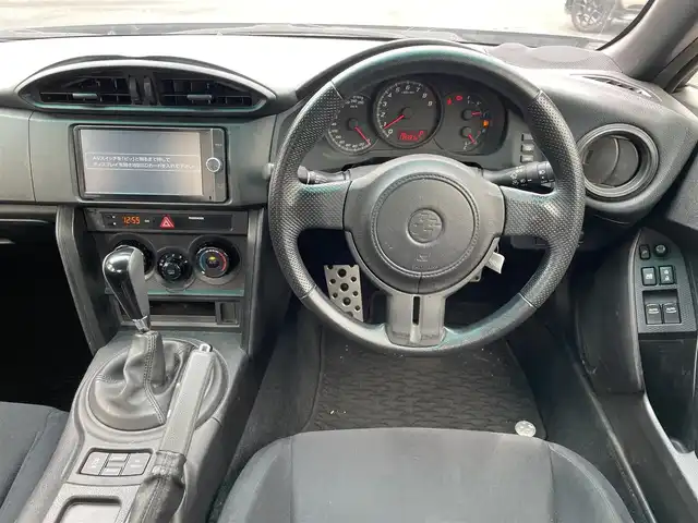 トヨタ ８６ G 埼玉県 2012(平24)年 11.5万km クリスタルブラックシリカ (株)IDOMが運営する【じしゃロン川越店】の自社ローン専用車両になりますこちらは現金またはオートローンご利用時の価格です。自社ローンご希望の方は別途その旨お申付け下さい/純正ナビ/　・AM/FM/　・CD/DVD/　・TV（フルセグ）/　・Bluetooth/　・取扱説明書/バックカメラ/ETC/エアロ（TRD）/社外アルミW/横滑り防止装置/エアバック（W、サイド、カーテン）/電動格納ミラー/ドアバイザー/記録簿