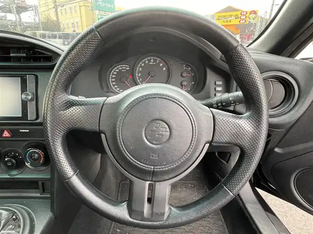 トヨタ ８６ G 埼玉県 2012(平24)年 11.5万km クリスタルブラックシリカ (株)IDOMが運営する【じしゃロン川越店】の自社ローン専用車両になりますこちらは現金またはオートローンご利用時の価格です。自社ローンご希望の方は別途その旨お申付け下さい/純正ナビ/　・AM/FM/　・CD/DVD/　・TV（フルセグ）/　・Bluetooth/　・取扱説明書/バックカメラ/ETC/エアロ（TRD）/社外アルミW/横滑り防止装置/エアバック（W、サイド、カーテン）/電動格納ミラー/ドアバイザー/記録簿