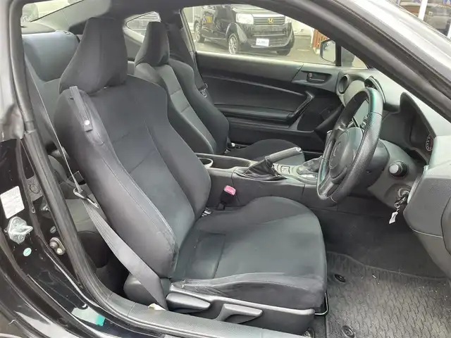 トヨタ ８６ G 埼玉県 2012(平24)年 11.5万km クリスタルブラックシリカ (株)IDOMが運営する【じしゃロン川越店】の自社ローン専用車両になりますこちらは現金またはオートローンご利用時の価格です。自社ローンご希望の方は別途その旨お申付け下さい/純正ナビ/　・AM/FM/　・CD/DVD/　・TV（フルセグ）/　・Bluetooth/　・取扱説明書/バックカメラ/ETC/エアロ（TRD）/社外アルミW/横滑り防止装置/エアバック（W、サイド、カーテン）/電動格納ミラー/ドアバイザー/記録簿