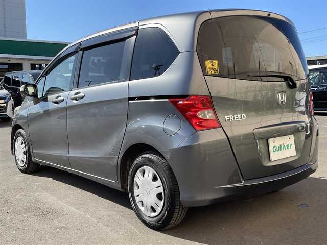 ホンダ フリード Gエアロ ジャストセレクション 東京都 2010(平22)年 8.4万km ポリッシュドメタルメタリック カロッツェリアナビ /＜フルセグ/AMFM/BT/CD/DVD/SD＞/リア左側パワースライドドア/リア両側イージークローザー/バックカメラ/ドライブレコーダー/ETC/ディスチャージヘッドライト/オートライトコントロール/フルオートエアコン/電動格納ミラー/SRSエアバッグ（運転席/助手席）/純正フロアマット/ウォークスルー
