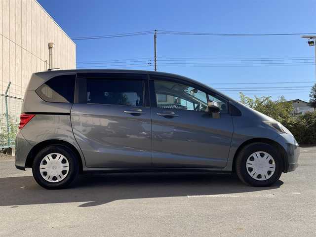 ホンダ フリード Gエアロ ジャストセレクション 東京都 2010(平22)年 8.4万km ポリッシュドメタルメタリック カロッツェリアナビ /＜フルセグ/AMFM/BT/CD/DVD/SD＞/リア左側パワースライドドア/リア両側イージークローザー/バックカメラ/ドライブレコーダー/ETC/ディスチャージヘッドライト/オートライトコントロール/フルオートエアコン/電動格納ミラー/SRSエアバッグ（運転席/助手席）/純正フロアマット/ウォークスルー