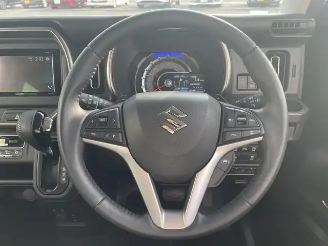 スズキ ハスラー Jスタイル Ⅱ ターボ 熊本県 2024(令6)年 1.1万km クールカーキパールメタリック/ソフトベージュメタリック 社外ディスプレイオーディオ/BT/CD/DVD/AM/FM/ETC/D/Nシートヒーター/衝突軽減ブレーキ/レーンキープアシスト/横滑り防止装置/標識認識機能/ふらつき警報/先行車発進お知らせ/誤発進抑制機能/レーダークルーズコントロール/革巻きステアリング/・ステアリングリモコン/・パドルシフト/純正フロアマット/オートライト/LEDヘッドライト/電動格納ミラー/・ミラーウィンカー/アイドリングストップ/純正AW/ルーフレール/プッシュスタート/スペアキー×１