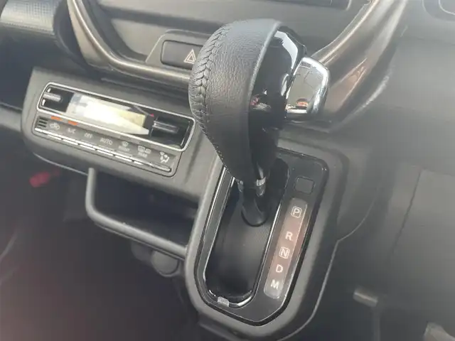 スズキ ハスラー Jスタイル Ⅱ ターボ 熊本県 2024(令6)年 1.1万km クールカーキパールメタリック/ソフトベージュメタリック 社外ディスプレイオーディオ/BT/CD/DVD/AM/FM/ETC/D/Nシートヒーター/衝突軽減ブレーキ/レーンキープアシスト/横滑り防止装置/標識認識機能/ふらつき警報/先行車発進お知らせ/誤発進抑制機能/レーダークルーズコントロール/革巻きステアリング/・ステアリングリモコン/・パドルシフト/純正フロアマット/オートライト/LEDヘッドライト/電動格納ミラー/・ミラーウィンカー/アイドリングストップ/純正AW/ルーフレール/プッシュスタート/スペアキー×１