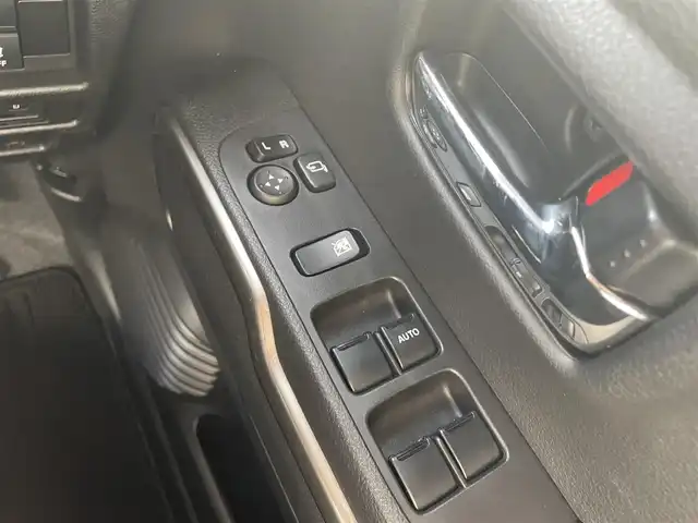 スズキ ハスラー Jスタイル Ⅱ ターボ 熊本県 2024(令6)年 1.1万km クールカーキパールメタリック/ソフトベージュメタリック 社外ディスプレイオーディオ/BT/CD/DVD/AM/FM/ETC/D/Nシートヒーター/衝突軽減ブレーキ/レーンキープアシスト/横滑り防止装置/標識認識機能/ふらつき警報/先行車発進お知らせ/誤発進抑制機能/レーダークルーズコントロール/革巻きステアリング/・ステアリングリモコン/・パドルシフト/純正フロアマット/オートライト/LEDヘッドライト/電動格納ミラー/・ミラーウィンカー/アイドリングストップ/純正AW/ルーフレール/プッシュスタート/スペアキー×１