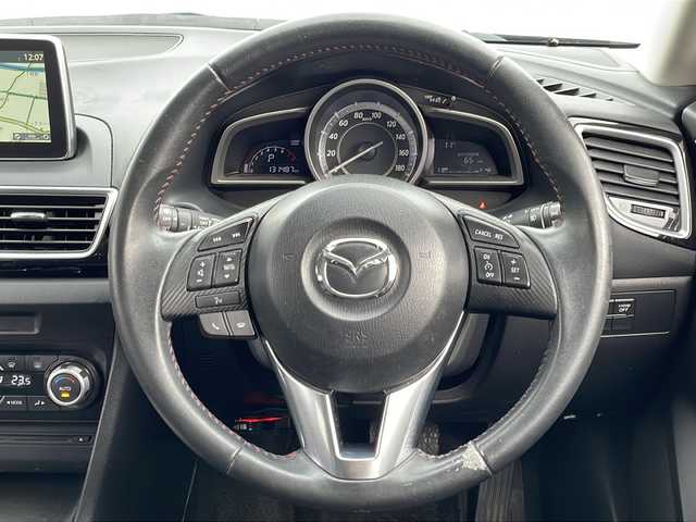 マツダ アクセラ スポーツ 15S 岩手県 2015(平27)年 13.2万km ジェットブラックマイカ ４ＷＤ　ナビ　Ｂｌｕｅｔｏｏｔｈ　ＣＤ　ＤＶＤ　フルセグ　バックカメラ　衝突被害軽減ブレーキ　オートＬＥＤライト　クルーズコントロール　ＥＴＣ　ＭＴモード付ＡＴ　アイドリングストップ　１６インチアルミ