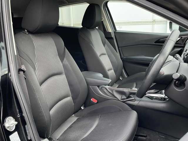 マツダ アクセラ スポーツ 15S 岩手県 2015(平27)年 13.2万km ジェットブラックマイカ ４ＷＤ　ナビ　Ｂｌｕｅｔｏｏｔｈ　ＣＤ　ＤＶＤ　フルセグ　バックカメラ　衝突被害軽減ブレーキ　オートＬＥＤライト　クルーズコントロール　ＥＴＣ　ＭＴモード付ＡＴ　アイドリングストップ　１６インチアルミ