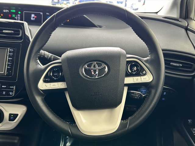 トヨタ プリウス S 宮城県 2016(平28)年 7.2万km グレーメタリック 4WD/寒冷地仕様/ワイパーデアイサー/純正ナビ/(AM/FM/SD/TV/BT/AUX/CD)/バックカメラ/ビルトインETC/ドライブレコーダー/レーダークルーズコントロール/プッシュスタート/スマートキー/スペアキー/オートライト/オートマチックハイビーム/LEDヘッドライト/フォグランプ/ドアバイザー/純正フロアマット/純正15インチアルミホイール/禁煙車