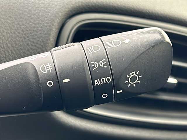 トヨタ プリウス S 宮城県 2016(平28)年 7.2万km グレーメタリック 4WD/寒冷地仕様/ワイパーデアイサー/純正ナビ/(AM/FM/SD/TV/BT/AUX/CD)/バックカメラ/ビルトインETC/ドライブレコーダー/レーダークルーズコントロール/プッシュスタート/スマートキー/スペアキー/オートライト/オートマチックハイビーム/LEDヘッドライト/フォグランプ/ドアバイザー/純正フロアマット/純正15インチアルミホイール/禁煙車