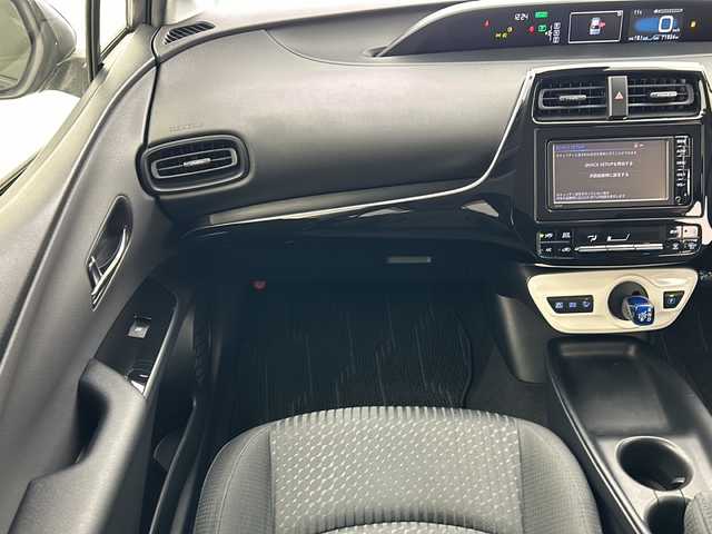 トヨタ プリウス S 宮城県 2016(平28)年 7.2万km グレーメタリック 4WD/寒冷地仕様/ワイパーデアイサー/純正ナビ/(AM/FM/SD/TV/BT/AUX/CD)/バックカメラ/ビルトインETC/ドライブレコーダー/レーダークルーズコントロール/プッシュスタート/スマートキー/スペアキー/オートライト/オートマチックハイビーム/LEDヘッドライト/フォグランプ/ドアバイザー/純正フロアマット/純正15インチアルミホイール/禁煙車