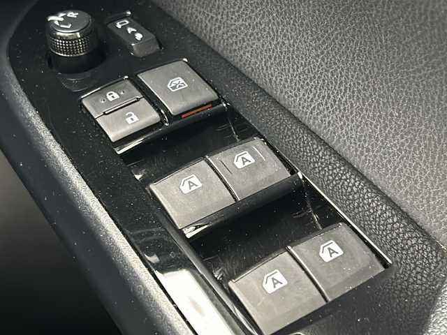 トヨタ プリウス S 宮城県 2016(平28)年 7.2万km グレーメタリック 4WD/寒冷地仕様/ワイパーデアイサー/純正ナビ/(AM/FM/SD/TV/BT/AUX/CD)/バックカメラ/ビルトインETC/ドライブレコーダー/レーダークルーズコントロール/プッシュスタート/スマートキー/スペアキー/オートライト/オートマチックハイビーム/LEDヘッドライト/フォグランプ/ドアバイザー/純正フロアマット/純正15インチアルミホイール/禁煙車