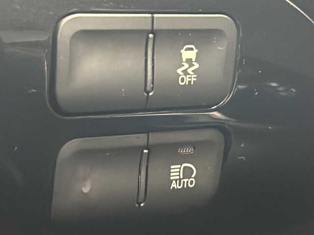 トヨタ プリウス S 宮城県 2016(平28)年 7.2万km グレーメタリック 4WD/寒冷地仕様/ワイパーデアイサー/純正ナビ/(AM/FM/SD/TV/BT/AUX/CD)/バックカメラ/ビルトインETC/ドライブレコーダー/レーダークルーズコントロール/プッシュスタート/スマートキー/スペアキー/オートライト/オートマチックハイビーム/LEDヘッドライト/フォグランプ/ドアバイザー/純正フロアマット/純正15インチアルミホイール/禁煙車