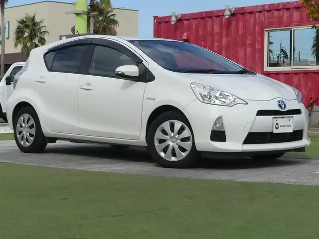 トヨタ アクア S 千葉県 2015(平27)年 3.8万km ライムホワイトパールクリスタルシャイン 純正SDナビ/地デジTV/【DVD/CD再生機能　Bluetooth接続】/バックカメラ/ドライブレコーダー（前後撮影）/革巻きステアリング/ETC/HIDヘッドライト/ウインカーミラー/スマートキー