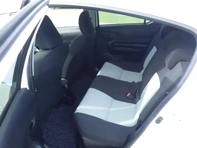 トヨタ アクア S 千葉県 2015(平27)年 3.8万km ライムホワイトパールクリスタルシャイン 純正SDナビ/地デジTV/【DVD/CD再生機能　Bluetooth接続】/バックカメラ/ドライブレコーダー（前後撮影）/革巻きステアリング/ETC/HIDヘッドライト/ウインカーミラー/スマートキー