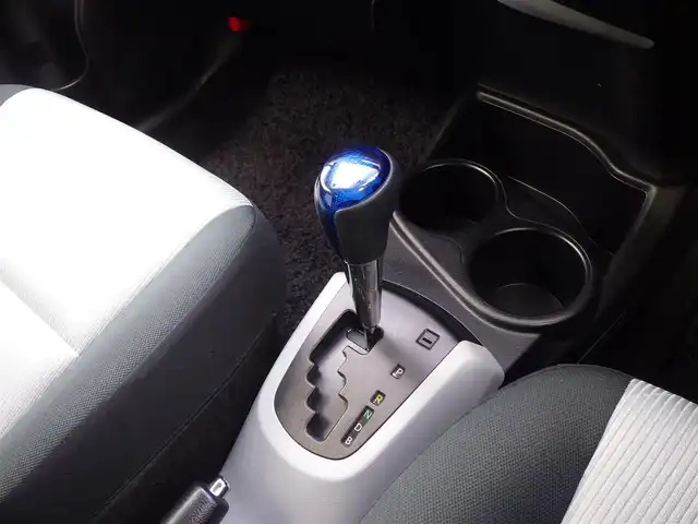 トヨタ アクア S 千葉県 2015(平27)年 3.8万km ライムホワイトパールクリスタルシャイン 純正SDナビ/地デジTV/【DVD/CD再生機能　Bluetooth接続】/バックカメラ/ドライブレコーダー（前後撮影）/革巻きステアリング/ETC/HIDヘッドライト/ウインカーミラー/スマートキー