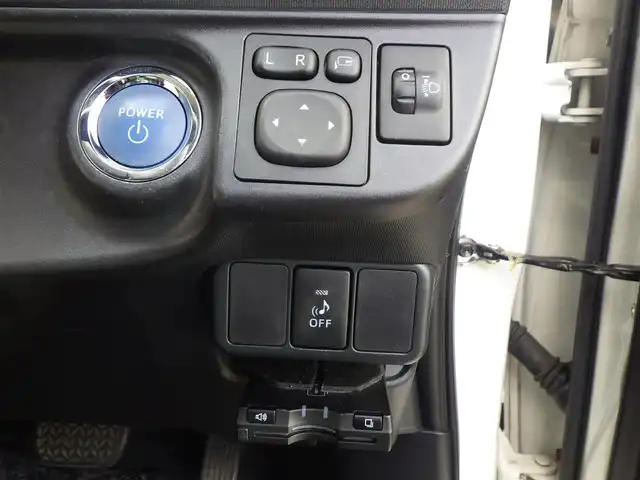 トヨタ アクア S 千葉県 2015(平27)年 3.8万km ライムホワイトパールクリスタルシャイン 純正SDナビ/地デジTV/【DVD/CD再生機能　Bluetooth接続】/バックカメラ/ドライブレコーダー（前後撮影）/革巻きステアリング/ETC/HIDヘッドライト/ウインカーミラー/スマートキー