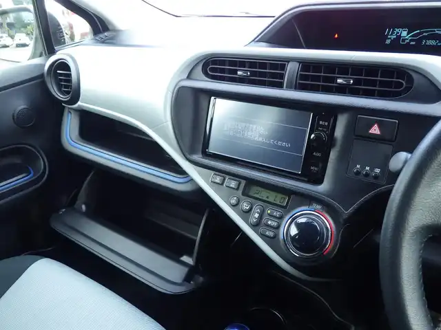 トヨタ アクア S 千葉県 2015(平27)年 3.8万km ライムホワイトパールクリスタルシャイン 純正SDナビ/地デジTV/【DVD/CD再生機能　Bluetooth接続】/バックカメラ/ドライブレコーダー（前後撮影）/革巻きステアリング/ETC/HIDヘッドライト/ウインカーミラー/スマートキー