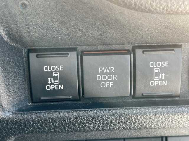 トヨタ シエンタ Z 愛知県 2023(令5)年 4.2万km ホワイトパールクリスタルシャイン トヨタセーフティセンス/純正10.5型DAナビ/フリップダウンモニター/全方位カメラ/両側パワースライドドア/レーダークルーズコントロール/シートヒーター/バックカメラ/コーナーセンサー/ブラインドスポットモニター/LEDヘッドライト/ステアリングヒーター/オートマチックハイビーム/ETC/衝突軽減システム/フルセグ/Bluetooth/ステアリングスイッチ/スマートキー/プッシュスタート