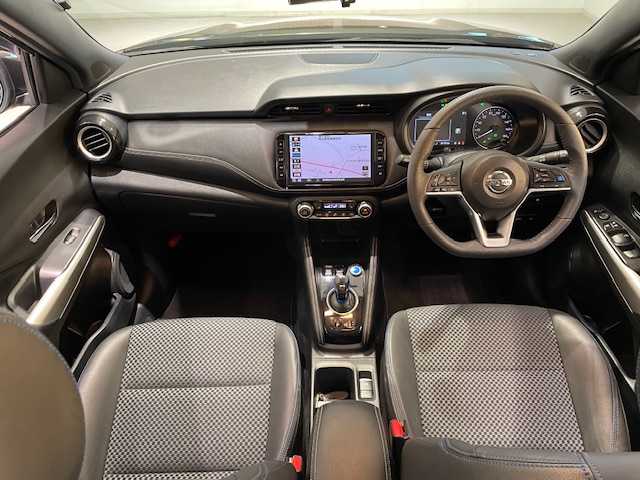 日産 キックス X 宮城県 2020(令2)年 6.7万km チタニウムカーキ プロパイロット/・エマージェンシーブレーキ/・車線逸脱警報装置/・車線逸脱防止支援システム/・クリアランスソナー/純正ナビ/・フルセグTV/Bluetooth/CD/DVD/・ビルドインETC/・全方位カメラ/・ドライブレコーダー/・デジタルインナーミラー/アイドリングストップ/電子パーキング/・オートブレーキホールド/革巻きステアリング/・ステアリングスイッチ/・ステアリングヒーター/プッシュスタート/・スマートキー/LEDヘッドライト/・オートライト/・オートハイビーム/純正フロアマット/純正アルミホイール/ドアバイザー/ルーフレール/社外17インチAW付スタッドレスタイヤ積込み/ ・205/55/R17  5mm