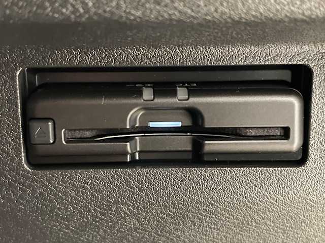 日産 キックス X 宮城県 2020(令2)年 6.7万km チタニウムカーキ プロパイロット/・エマージェンシーブレーキ/・車線逸脱警報装置/・車線逸脱防止支援システム/・クリアランスソナー/純正ナビ/・フルセグTV/Bluetooth/CD/DVD/・ビルドインETC/・全方位カメラ/・ドライブレコーダー/・デジタルインナーミラー/アイドリングストップ/電子パーキング/・オートブレーキホールド/革巻きステアリング/・ステアリングスイッチ/・ステアリングヒーター/プッシュスタート/・スマートキー/LEDヘッドライト/・オートライト/・オートハイビーム/純正フロアマット/純正アルミホイール/ドアバイザー/ルーフレール/社外17インチAW付スタッドレスタイヤ積込み/ ・205/55/R17  5mm