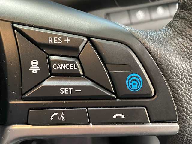 日産 キックス X 宮城県 2020(令2)年 6.7万km チタニウムカーキ プロパイロット/・エマージェンシーブレーキ/・車線逸脱警報装置/・車線逸脱防止支援システム/・クリアランスソナー/純正ナビ/・フルセグTV/Bluetooth/CD/DVD/・ビルドインETC/・全方位カメラ/・ドライブレコーダー/・デジタルインナーミラー/アイドリングストップ/電子パーキング/・オートブレーキホールド/革巻きステアリング/・ステアリングスイッチ/・ステアリングヒーター/プッシュスタート/・スマートキー/LEDヘッドライト/・オートライト/・オートハイビーム/純正フロアマット/純正アルミホイール/ドアバイザー/ルーフレール/社外17インチAW付スタッドレスタイヤ積込み/ ・205/55/R17  5mm